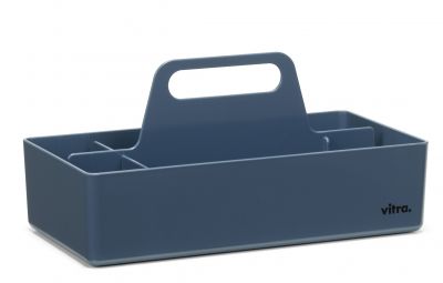 Vitra Toolbox RE, meerblaue Aufbewahrungsbox mit Tragegriff und Fächern zur Organisation von Büromaterial und Werkzeug.